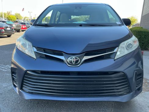 Used 2018 Toyota Sienna LE w/ Carpet Mat Package FWD image 21