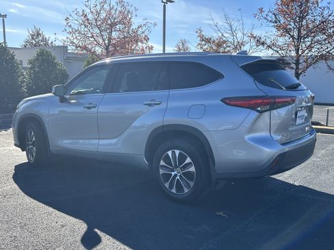 Used 2020 Toyota Highlander XLE image 7