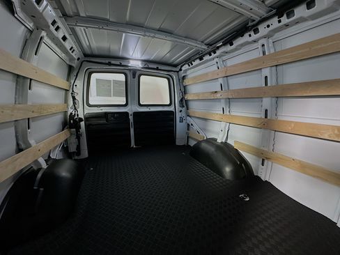 Used 2024 GMC Savana 2500 Work Van w/ Driver Convenience Package image 28
