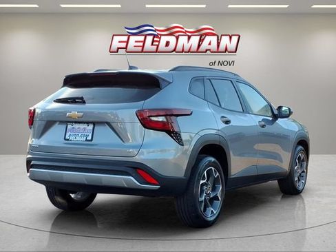 Used 2025 Chevrolet Trax LT w/ Driver Confidence Package FWD image 6