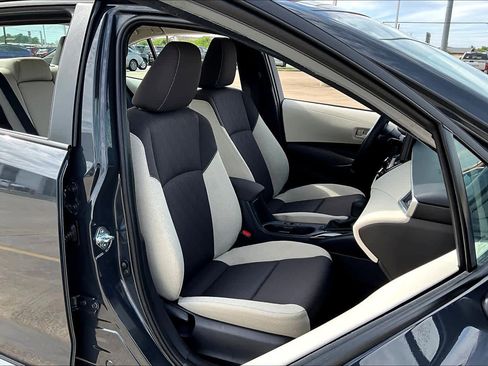 Used 2026 Toyota Corolla LE image 9