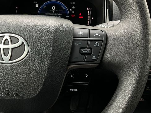 Used 2025 Toyota Camry LE image 33