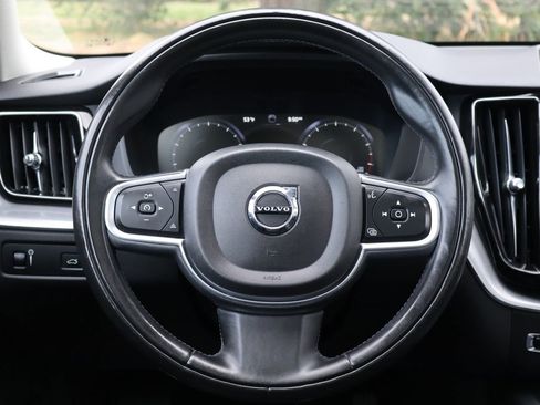 Used 2019 Volvo XC60 T5 Momentum w/ Multimedia Package image 18