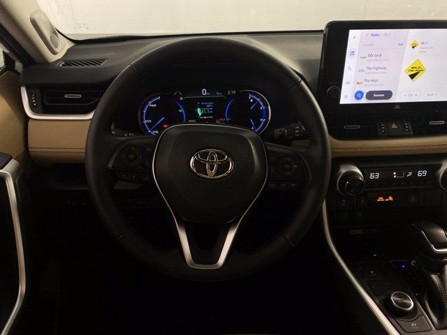Used 2025 Toyota RAV4 XLE Premium w/ Weather Package AWD/4WD image 21