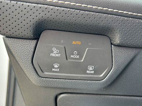 Used 2024 Volkswagen Atlas Cross Sport SE FWD image 13