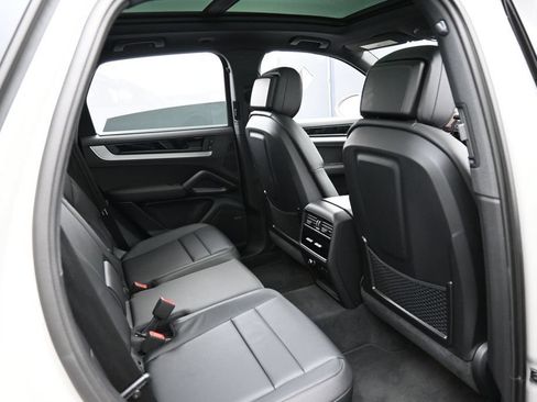 Certified 2026 Porsche Cayenne E-Hybrid AWD/4WD image 28