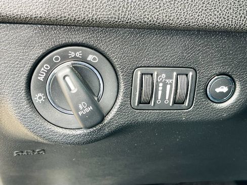 Used 2021 Chrysler 300 Touring L RWD image 10
