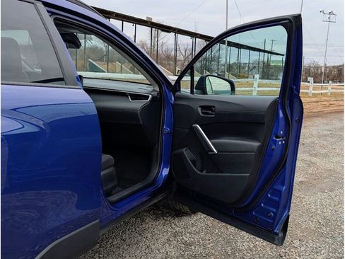 Used 2024 Toyota Corolla Cross LE image 11