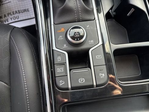 Certified 2022 Kia Sorento SX image 15