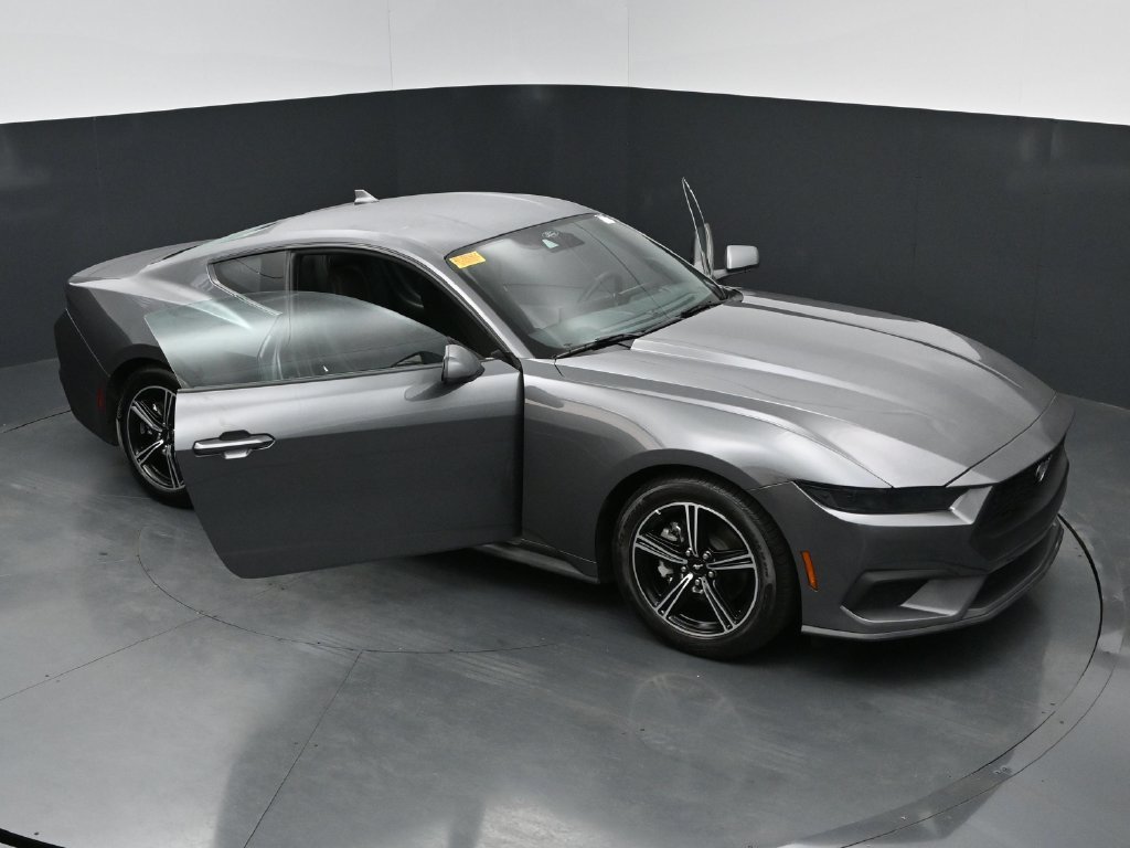 Used 2025 Ford Mustang Coupe RWD image 33