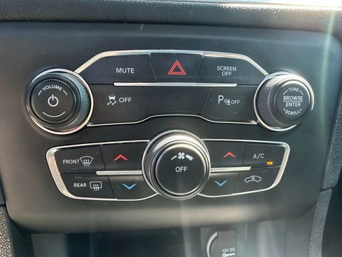 Used 2020 Dodge Charger SXT w/ Blacktop Package image 28