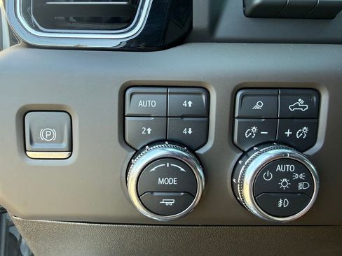 Used 2024 GMC Sierra 3500 Denali w/ Denali Reserve Package image 29