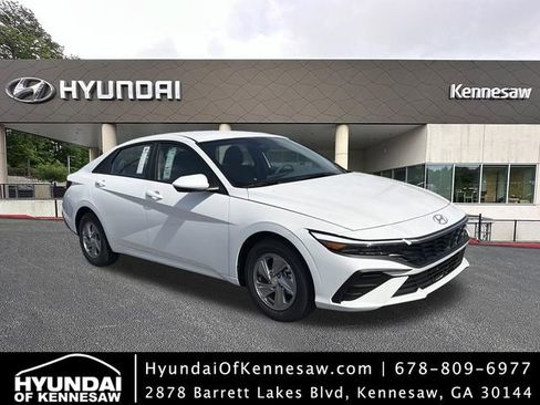 New 2026 Hyundai Elantra SE image 1
