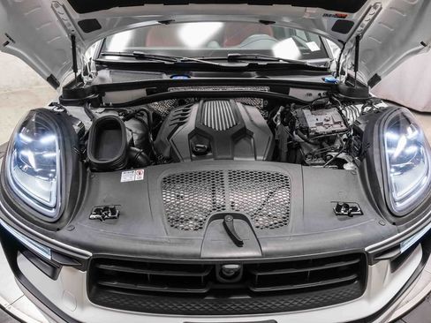 Used 2024 Porsche Macan image 28