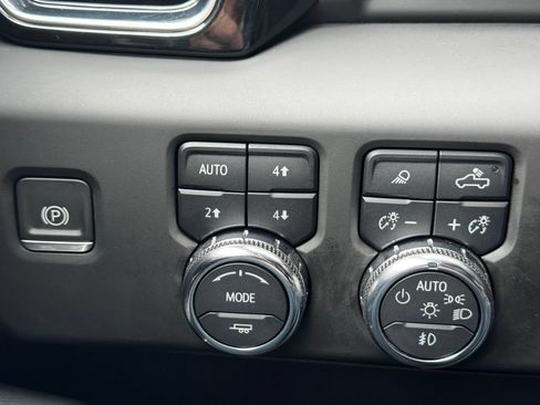 Used 2024 GMC Sierra 1500 Denali w/ Denali Reserve Package AWD/4WD image 17