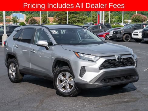 Used 2025 Toyota RAV4 XLE FWD image 1