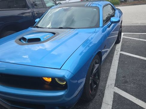 Used 2015 Dodge Challenger R/T RWD image 1