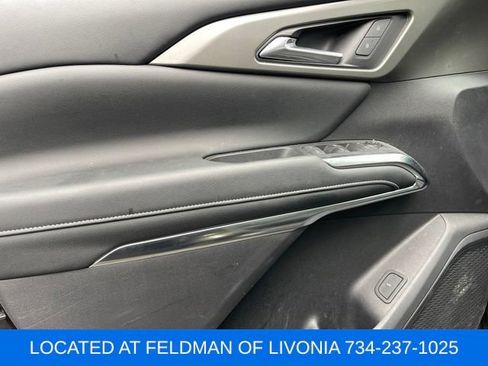 Used 2024 Chevrolet Traverse LT w/ Trailering Package FWD image 9