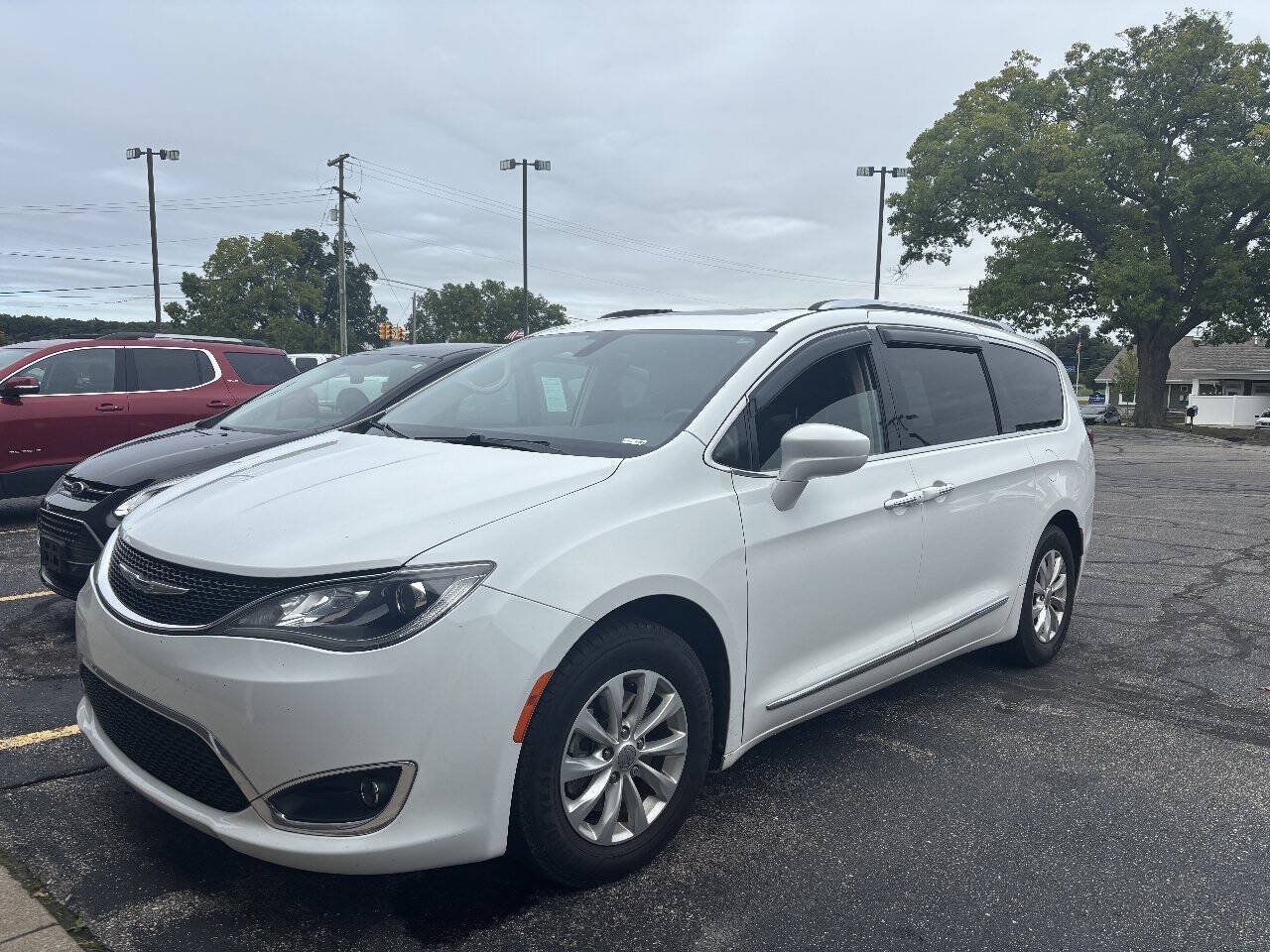 Used 2018 Chrysler Pacifica Touring-L Plus FWD image 1