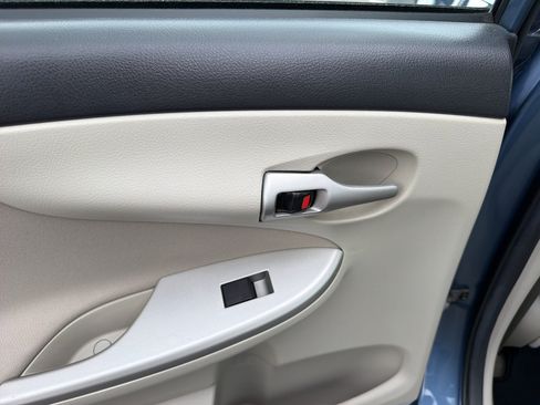Used 2013 Toyota Corolla LE FWD image 27