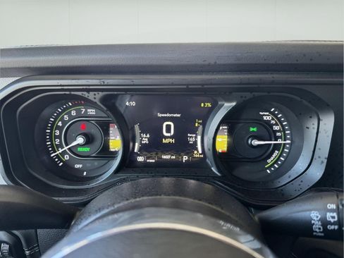 Used 2025 Jeep Wrangler Unlimited Sahara w/ Safety Group AWD/4WD image 19