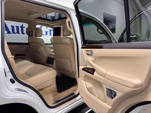 Used 2013 Lexus LX 570 LX 570 Sport Utility 4D image 17