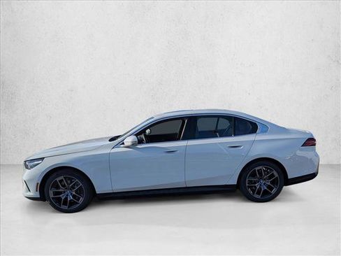 Used 2025 BMW i5 eDrive40i w/ Premium Package image 8