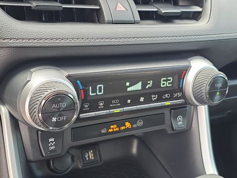 Used 2025 Toyota RAV4 XLE w/ Convenience Package FWD image 26