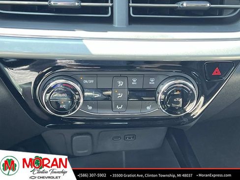 Certified 2024 Chevrolet Trax LT w/ LT Convenience Package FWD image 22