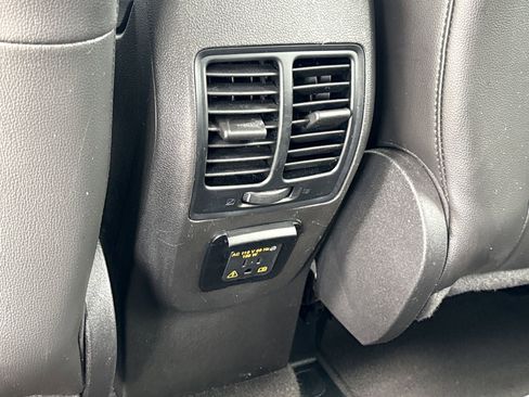 Used 2017 Ford Escape SE w/ Equipment Group 201A FWD image 11
