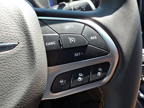 Used 2022 Chrysler Pacifica Pinnacle AWD/4WD image 9