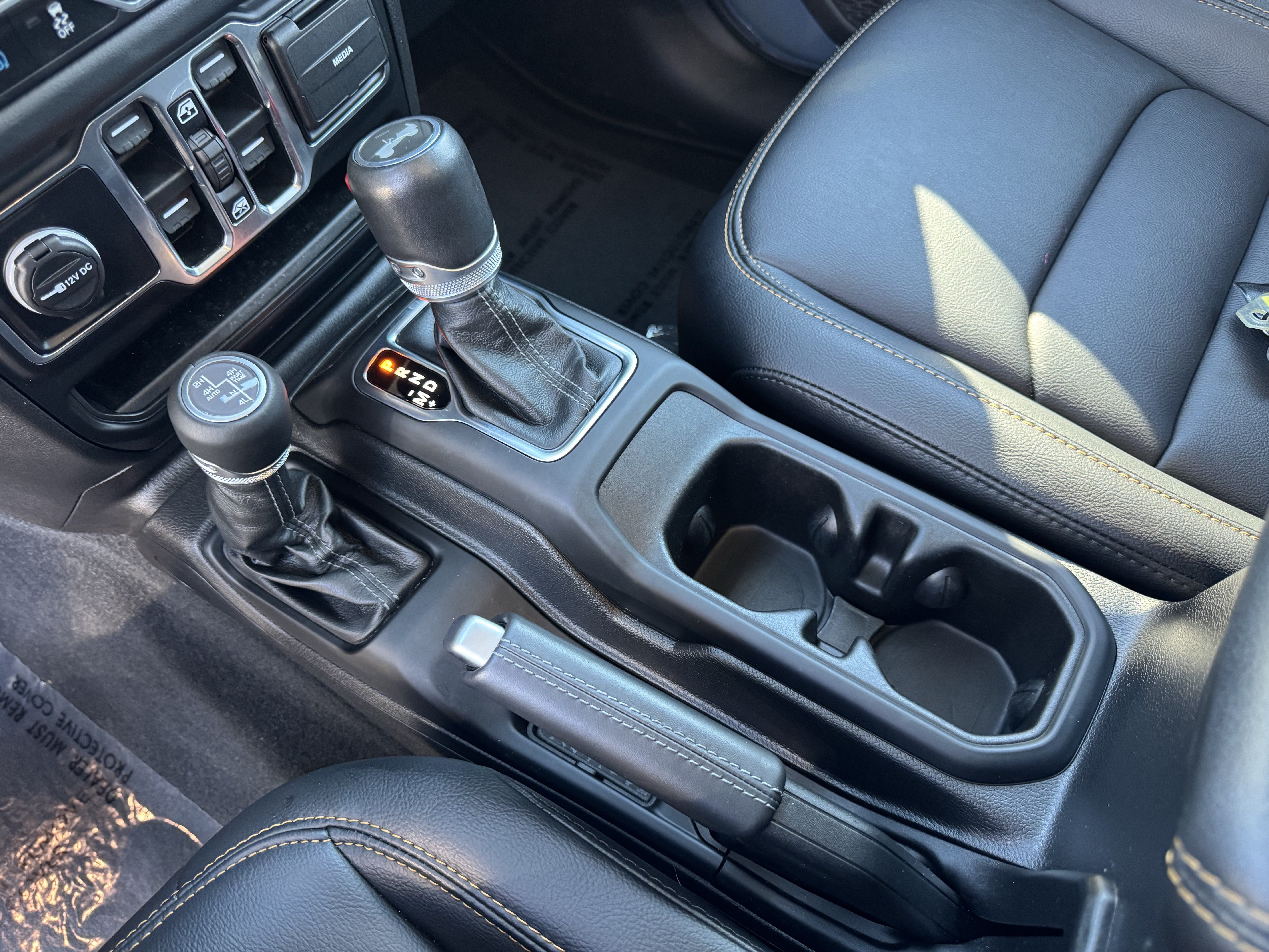 Used 2024 Jeep Wrangler Unlimited Sahara AWD/4WD image 26