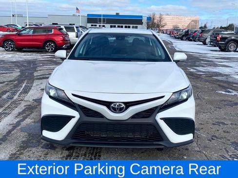Used 2023 Toyota Camry SE image 3