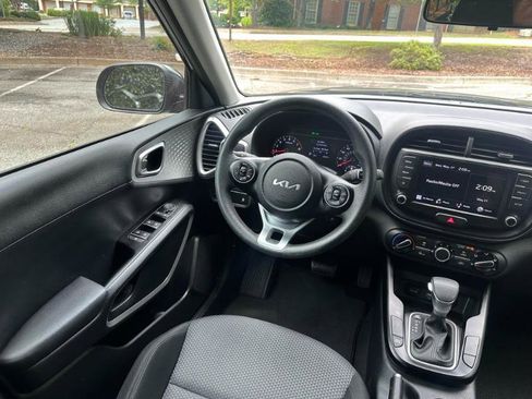 Used 2022 Kia Soul LX FWD image 32