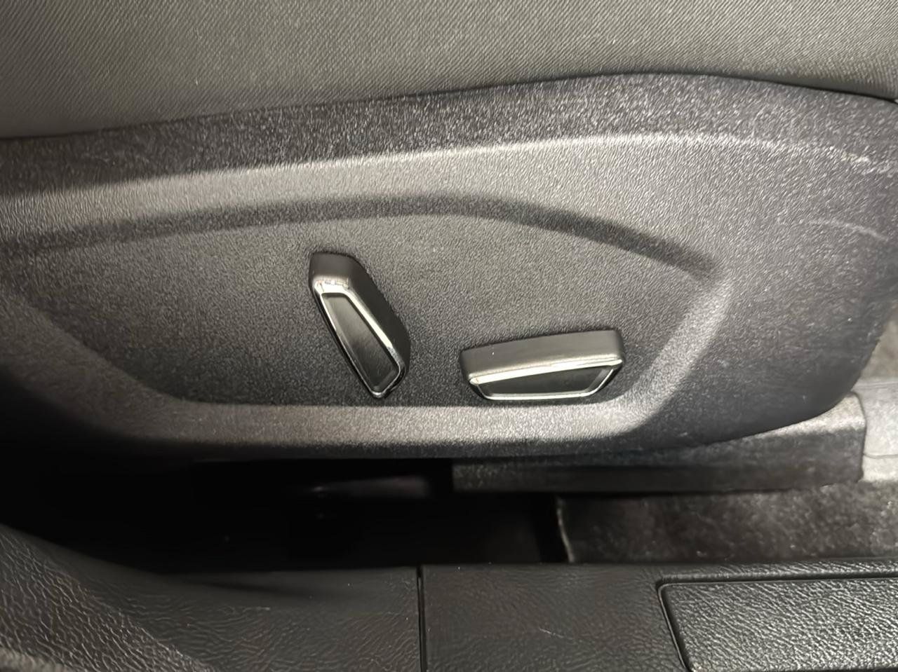 Used 2020 Ford Fusion SE AWD/4WD image 13