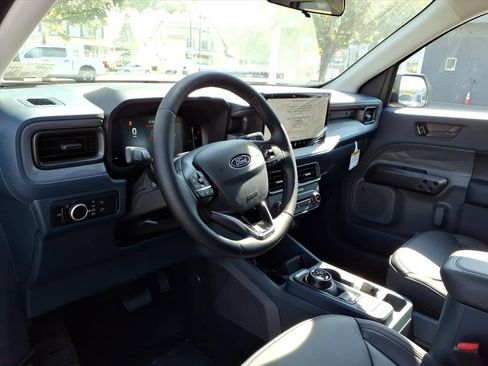 New 2025 Ford Maverick Lariat w/ Black Appearance Package image 9