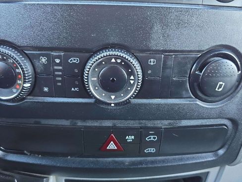 Used 2014 Freightliner Sprinter 3500 image 27