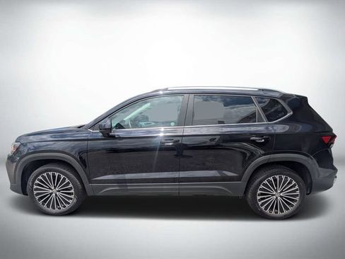 Used 2025 Volkswagen Taos SE FWD image 6