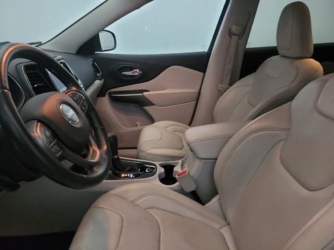 Used 2019 Jeep Cherokee Limited w/ Luxury Group AWD/4WD image 17