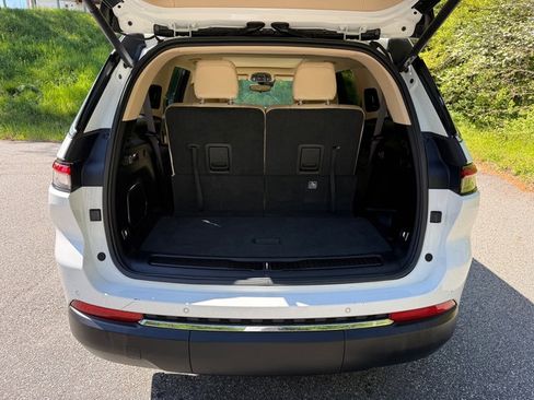 Used 2022 Jeep Grand Cherokee L Limited image 16