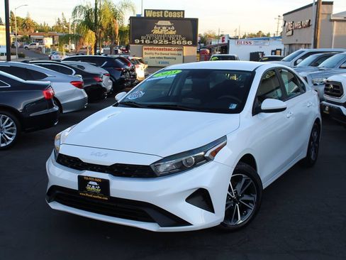 Used 2023 Kia Forte LXS FWD image 2