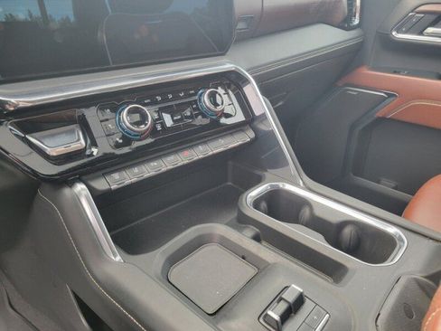 Used 2024 GMC Sierra 2500 Denali Ultimate AWD/4WD image 18