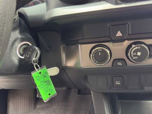 Used 2022 Toyota Tacoma SR w/ SR Convenience Package AWD/4WD image 20