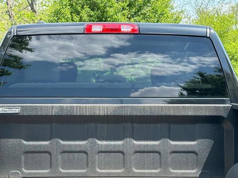 Used 2018 RAM 1500 Express w/ Express Value Package AWD/4WD image 3