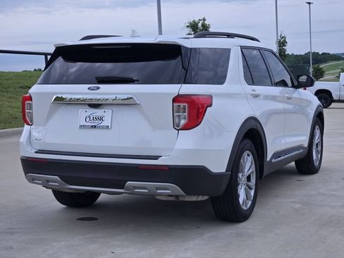 Used 2024 Ford Explorer XLT w/ Equipment Group 202A RWD image 8