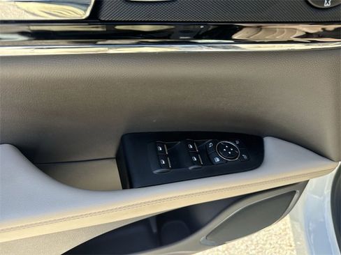 Used 2022 Lincoln Nautilus Reserve w/ Equipment Group 201A image 13