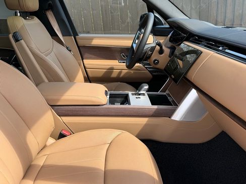 New 2025 Land Rover Range Rover SE image 12