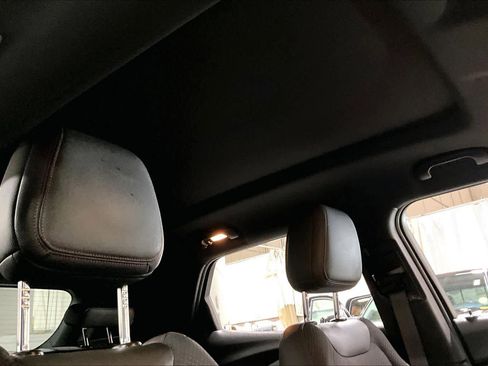 Used 2021 Chevrolet TrailBlazer RS w/ Sun and Liftgate Package image 14