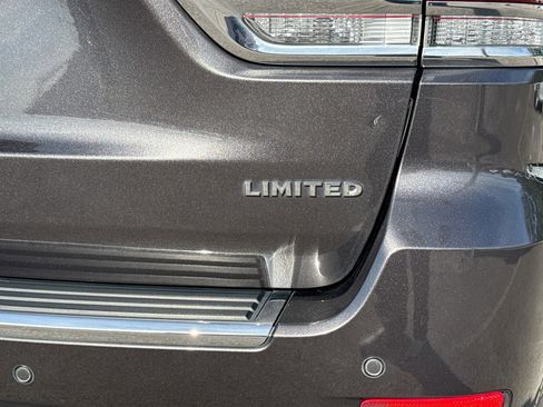 Used 2020 Jeep Grand Cherokee Limited RWD image 11