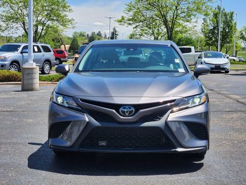 Used 2018 Toyota Camry SE w/ Moonroof Package FWD image 9
